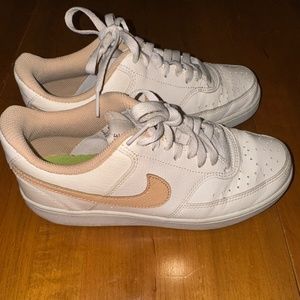 Nike Sun Club Size 8 Women